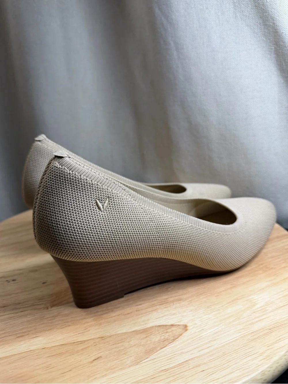 Vivaia women’s wedge shoes